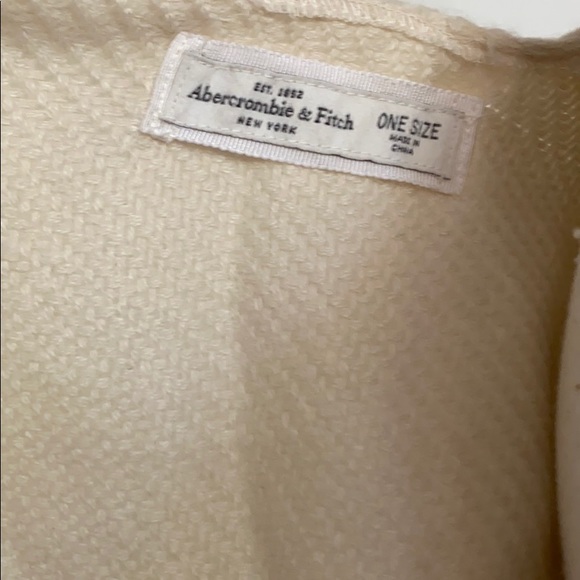 Poncho from Abercrombie & Fitch - Picture 4 of 4